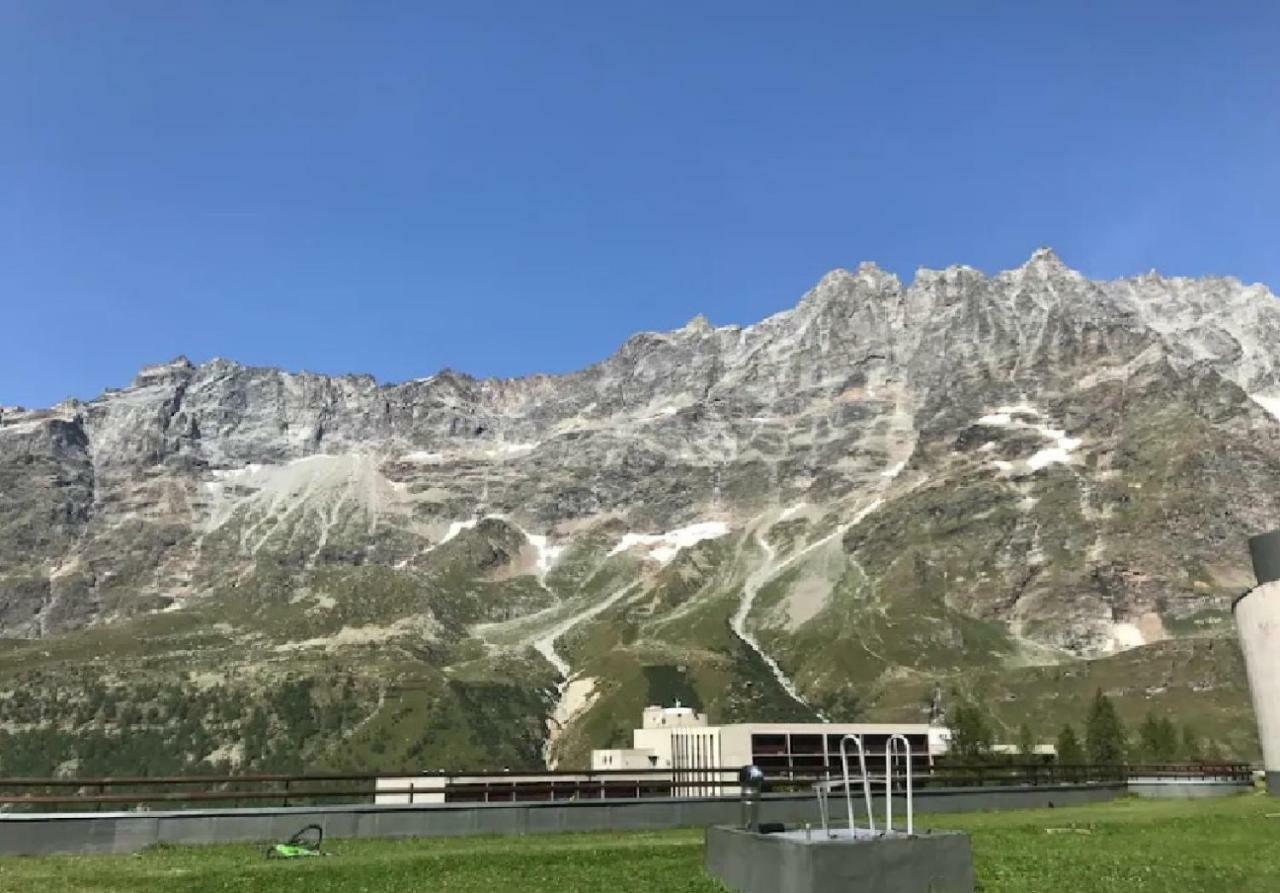 Cervinia Ski In Ski Out - Studio On The Slopes เบรยล์-แชร์วิเนีย ภายนอก รูปภาพ