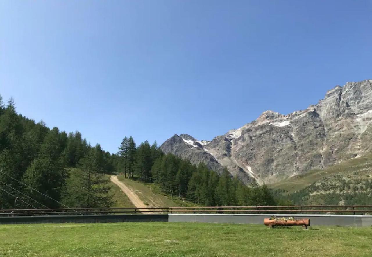 Cervinia Ski In Ski Out - Studio On The Slopes เบรยล์-แชร์วิเนีย ภายนอก รูปภาพ