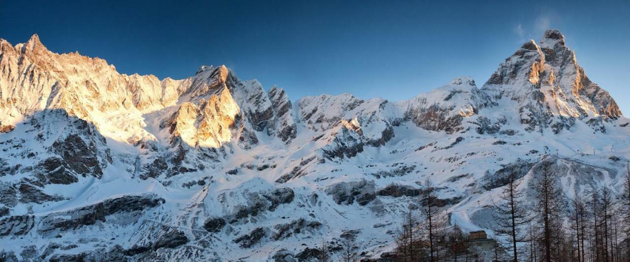 Cervinia Ski In Ski Out - Studio On The Slopes เบรยล์-แชร์วิเนีย ภายนอก รูปภาพ